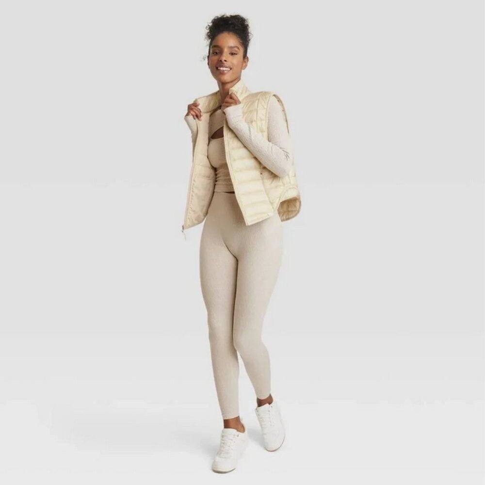 JoyLab Womens Quilted Puffer Vest Ivory Cream Medium Full Zip Lightweight M